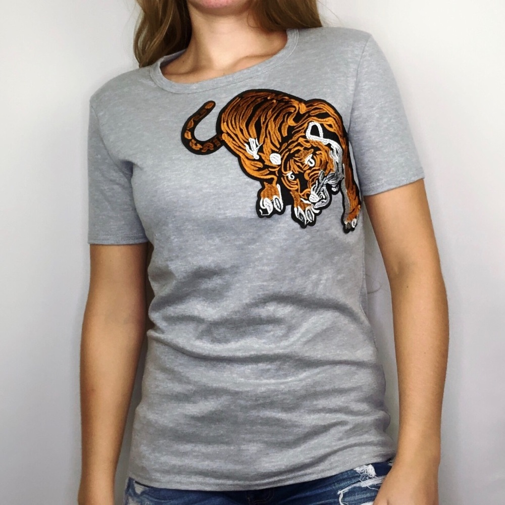 Boohoo Olivia Tiger Embroidered NWT Long Short Sleeve Juniors Pop Art Pullover